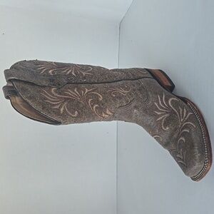 CIRCLE G Tan Embroidered Cowboy Boots